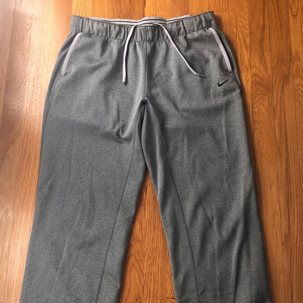 Women’s Nike sweatpants (grey)
